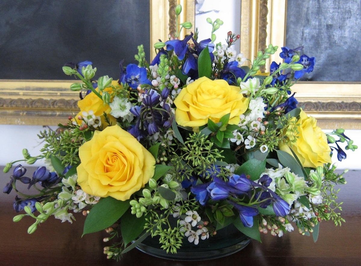 centerpiece-yellow roses and blue delphinium
