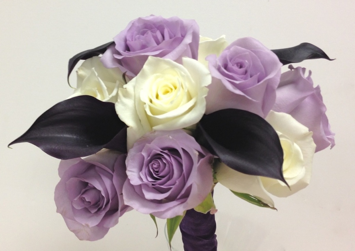 purple-roses-and-calla-lilies